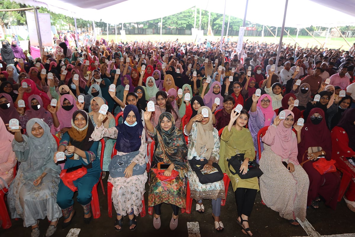 কুমিল্লা জিলা স্কুলে আজ শুক্রবার অনুষ্ঠিত হয়েছে জিপিএ–৫ পাওয়া শিক্ষার্থীদের সংবর্ধনা অনুষ্ঠান